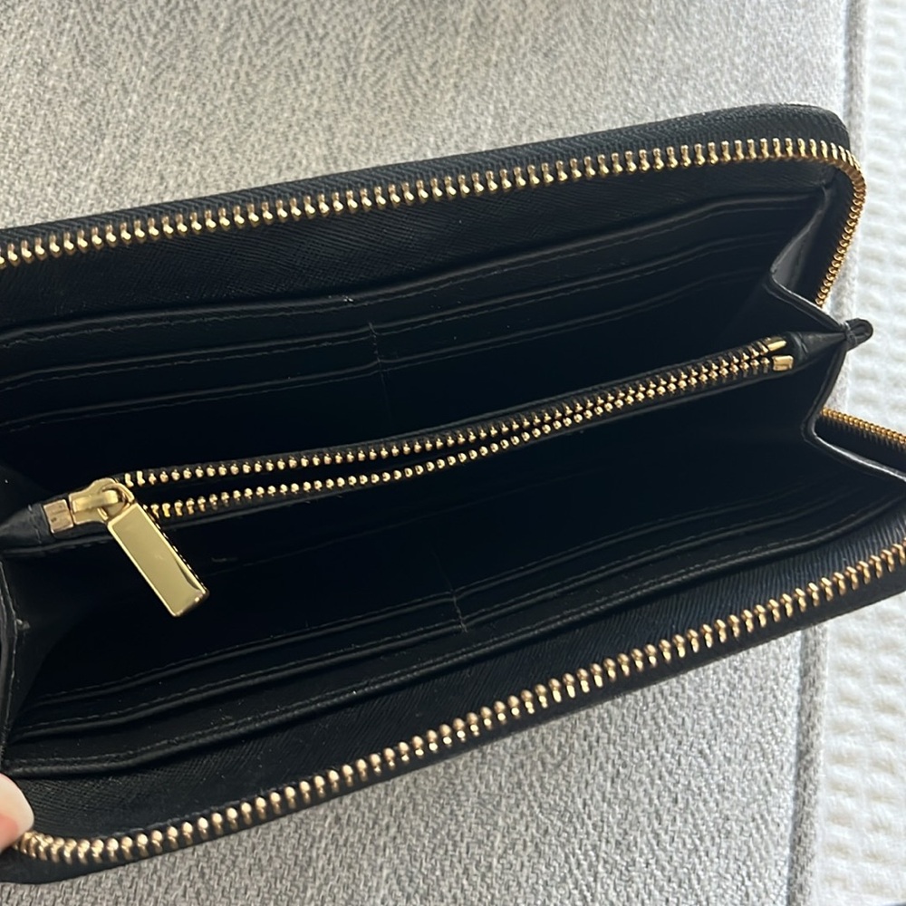 Tory Burch Wallet - Picture 4 of 4
